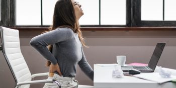 Cómo prevenir el dolor de espalda en el trabajo: pautas y ejercicios efectivos